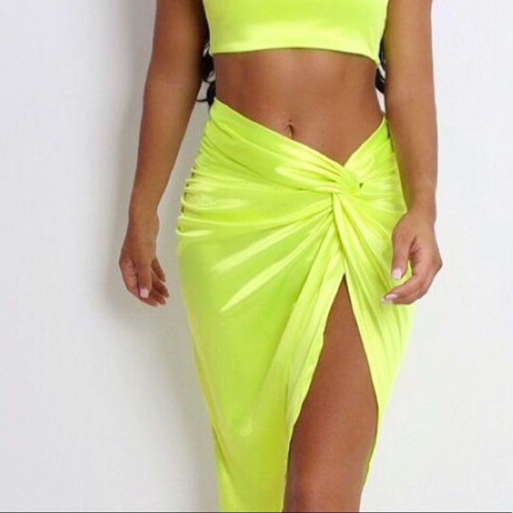 Neon yellow set comes with matching top